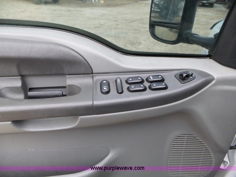 image for item L3659 2003 Ford F250 XLT Super Duty Crew Cab pickup truck