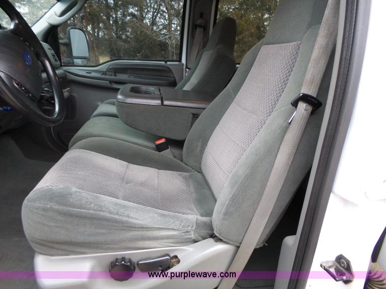 image for item L3659 2003 Ford F250 XLT Super Duty Crew Cab pickup truck