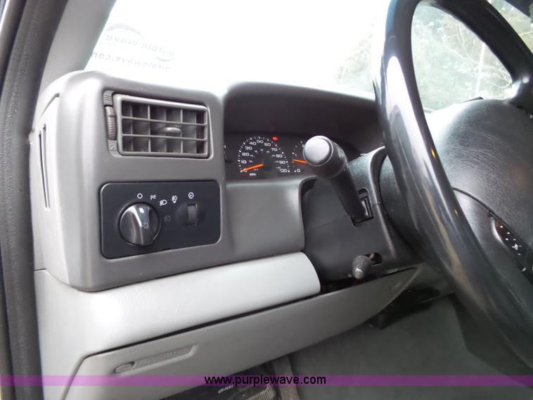 image for item L3659 2003 Ford F250 XLT Super Duty Crew Cab pickup truck