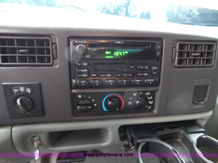 image for item L3659 2003 Ford F250 XLT Super Duty Crew Cab pickup truck