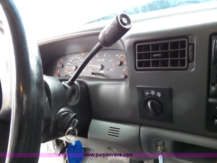 image for item L3659 2003 Ford F250 XLT Super Duty Crew Cab pickup truck