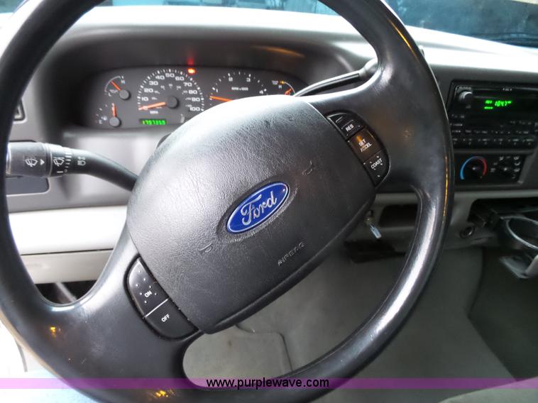 image for item L3659 2003 Ford F250 XLT Super Duty Crew Cab pickup truck