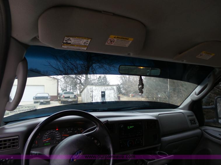 image for item L3659 2003 Ford F250 XLT Super Duty Crew Cab pickup truck