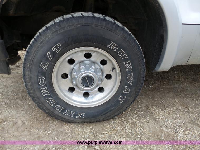 image for item L3659 2003 Ford F250 XLT Super Duty Crew Cab pickup truck