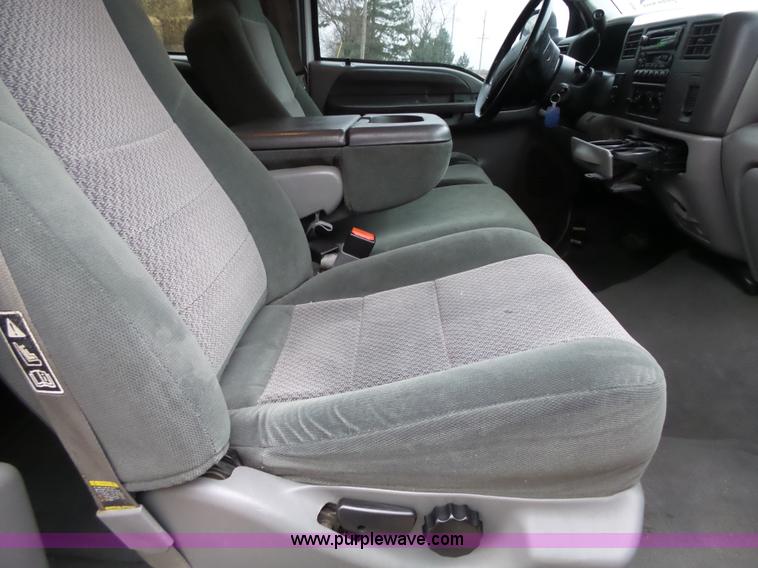 image for item L3659 2003 Ford F250 XLT Super Duty Crew Cab pickup truck