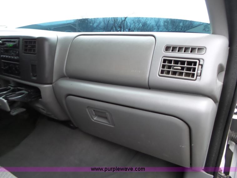 image for item L3659 2003 Ford F250 XLT Super Duty Crew Cab pickup truck