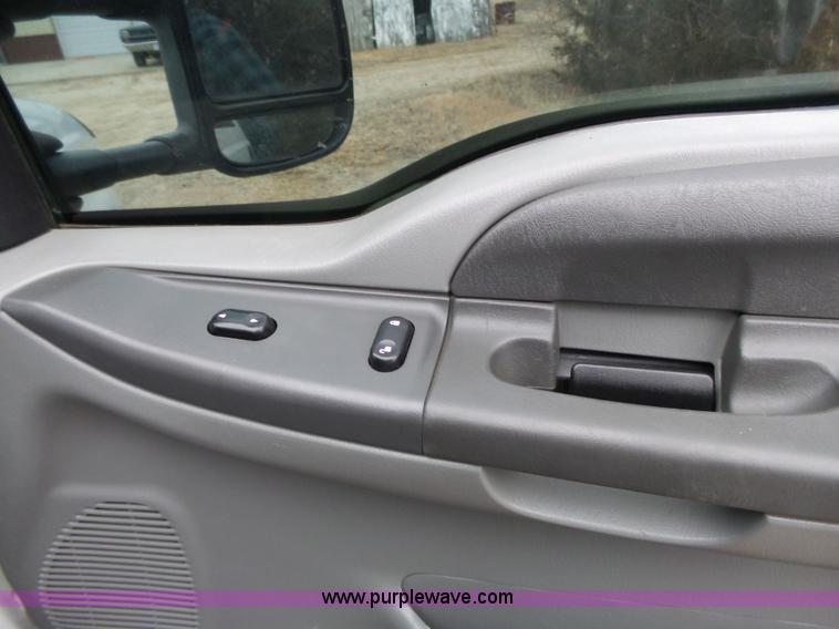 image for item L3659 2003 Ford F250 XLT Super Duty Crew Cab pickup truck