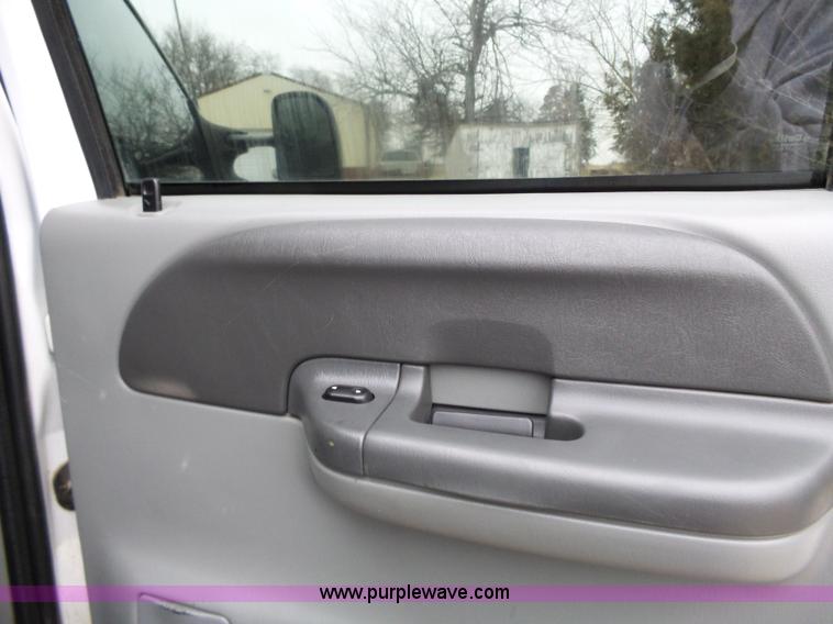 image for item L3659 2003 Ford F250 XLT Super Duty Crew Cab pickup truck