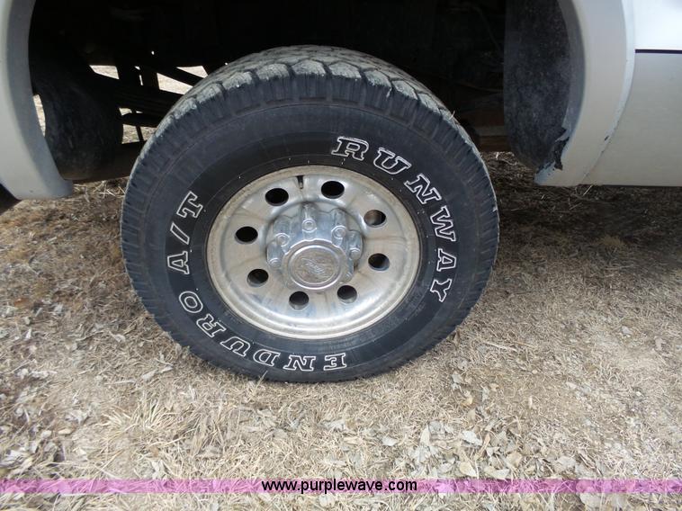 image for item L3659 2003 Ford F250 XLT Super Duty Crew Cab pickup truck