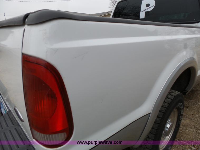 image for item L3659 2003 Ford F250 XLT Super Duty Crew Cab pickup truck