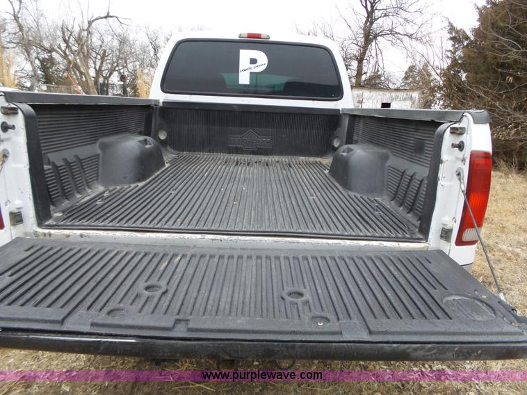 image for item L3659 2003 Ford F250 XLT Super Duty Crew Cab pickup truck