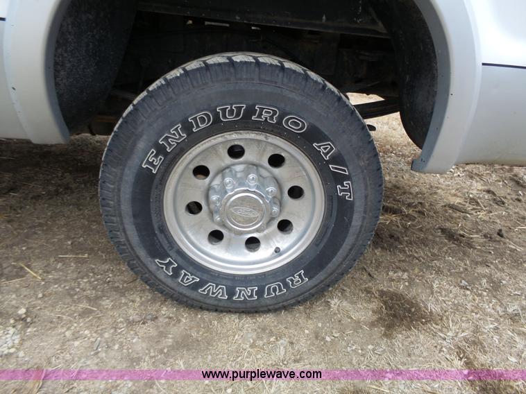 image for item L3659 2003 Ford F250 XLT Super Duty Crew Cab pickup truck