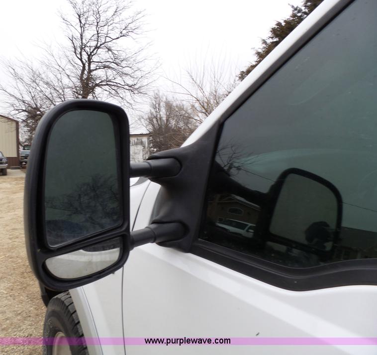 image for item L3659 2003 Ford F250 XLT Super Duty Crew Cab pickup truck