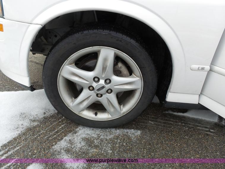 image for item L3662 2001 Lincoln LS