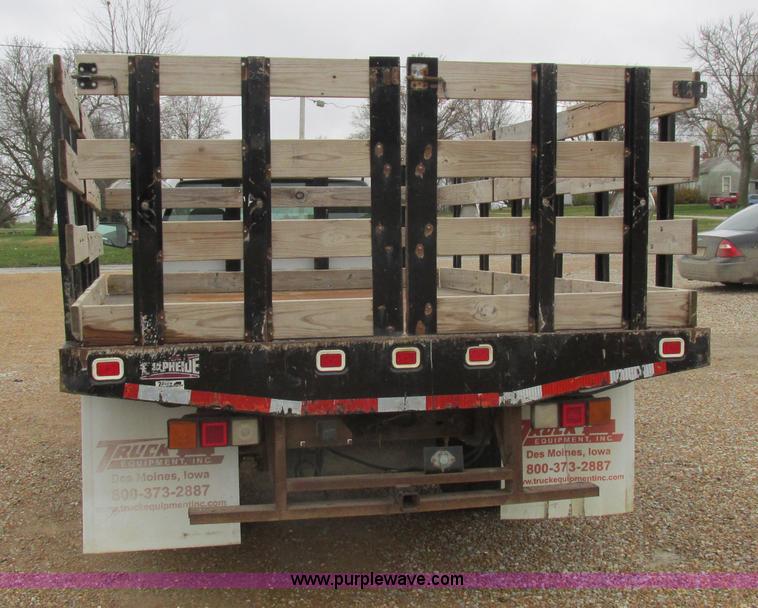 image for item L4131 2001 Chevrolet Silverado 3500 flatbed pickup truck