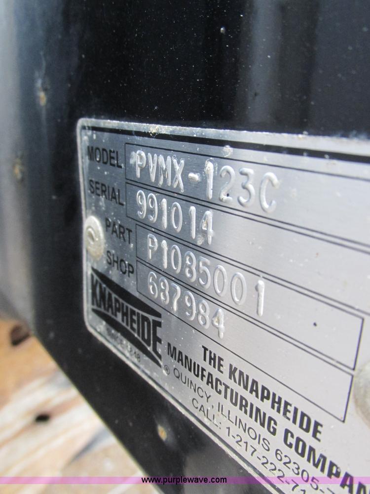 image for item L4131 2001 Chevrolet Silverado 3500 flatbed pickup truck