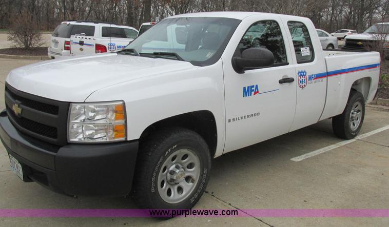 image for item L4237 2008 Chevrolet Silverado 1500 Ext. Cab pickup truck