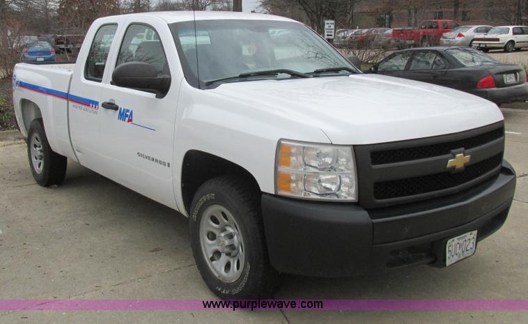 image for item L4237 2008 Chevrolet Silverado 1500 Ext. Cab pickup truck