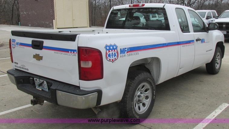 image for item L4237 2008 Chevrolet Silverado 1500 Ext. Cab pickup truck