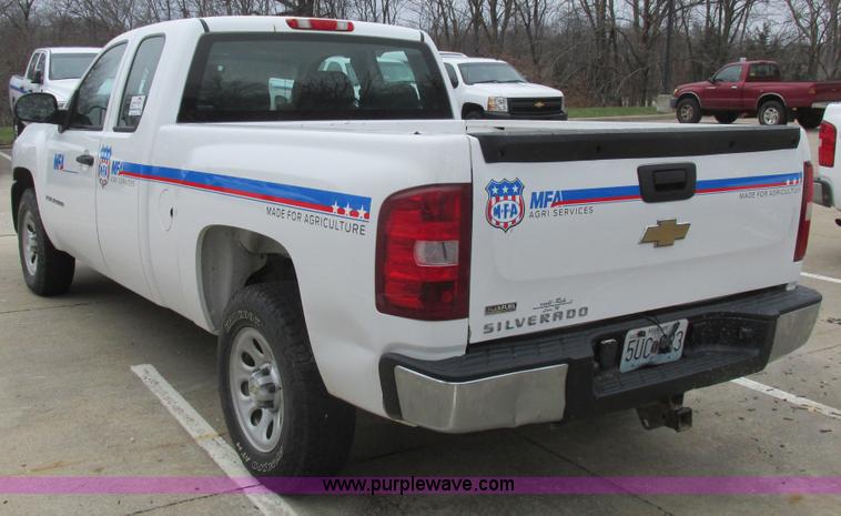 image for item L4237 2008 Chevrolet Silverado 1500 Ext. Cab pickup truck