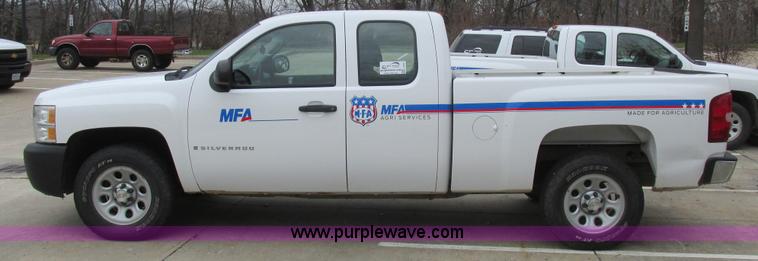 image for item L4237 2008 Chevrolet Silverado 1500 Ext. Cab pickup truck