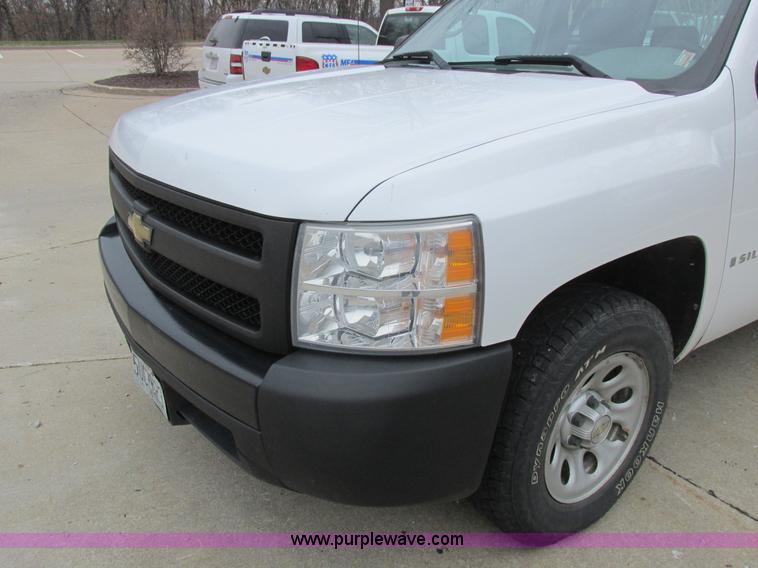 image for item L4237 2008 Chevrolet Silverado 1500 Ext. Cab pickup truck