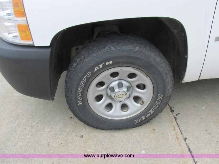 image for item L4237 2008 Chevrolet Silverado 1500 Ext. Cab pickup truck