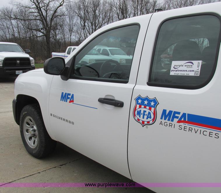 image for item L4237 2008 Chevrolet Silverado 1500 Ext. Cab pickup truck