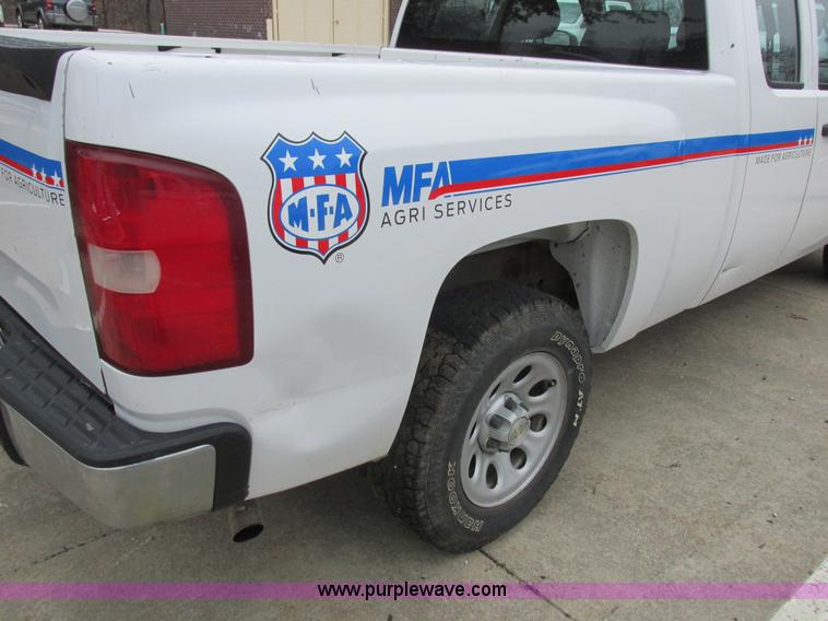 image for item L4237 2008 Chevrolet Silverado 1500 Ext. Cab pickup truck