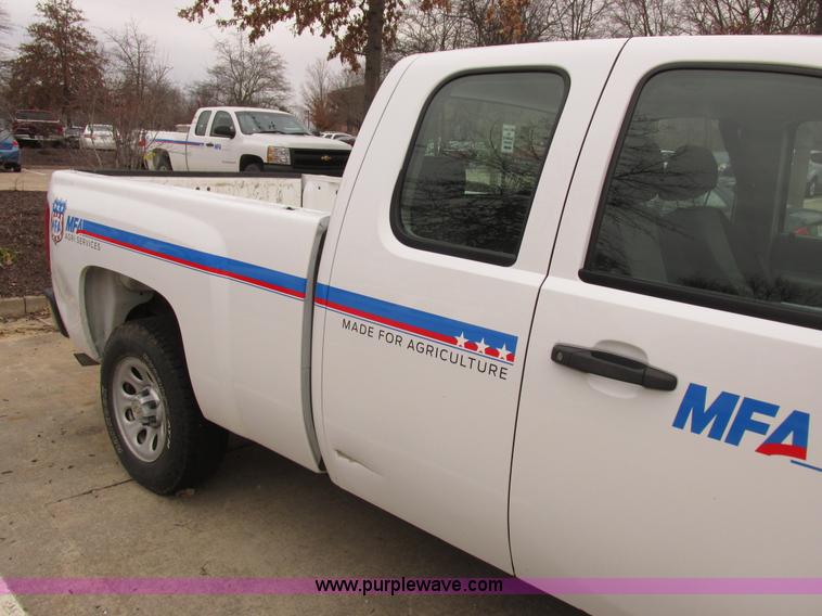 image for item L4237 2008 Chevrolet Silverado 1500 Ext. Cab pickup truck