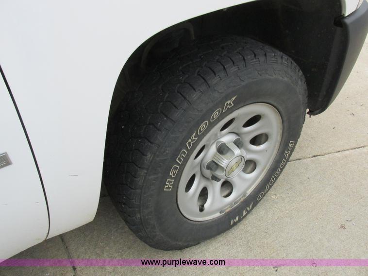 image for item L4237 2008 Chevrolet Silverado 1500 Ext. Cab pickup truck