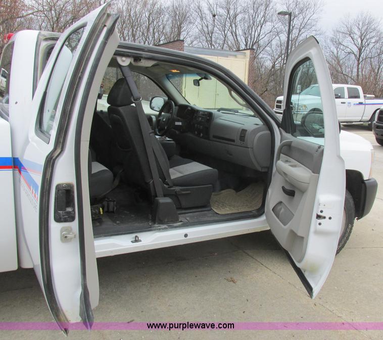 image for item L4237 2008 Chevrolet Silverado 1500 Ext. Cab pickup truck