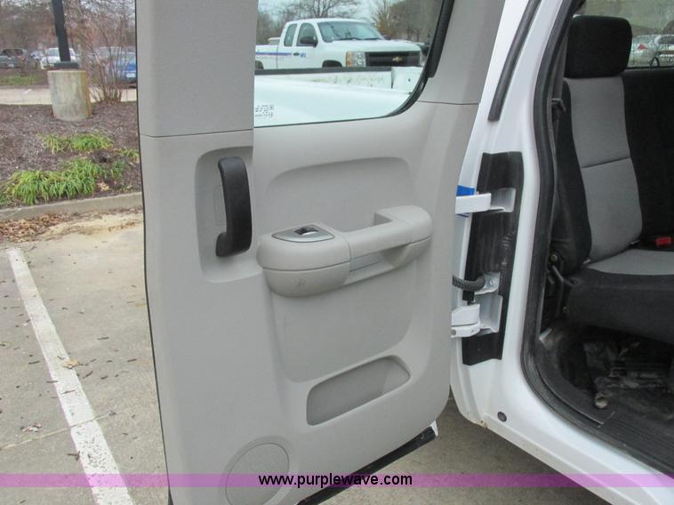 image for item L4237 2008 Chevrolet Silverado 1500 Ext. Cab pickup truck