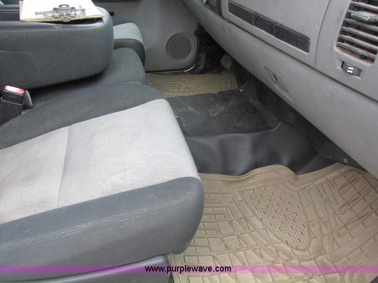 image for item L4237 2008 Chevrolet Silverado 1500 Ext. Cab pickup truck