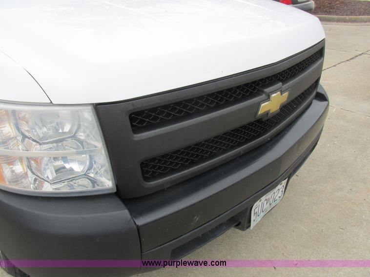 image for item L4237 2008 Chevrolet Silverado 1500 Ext. Cab pickup truck