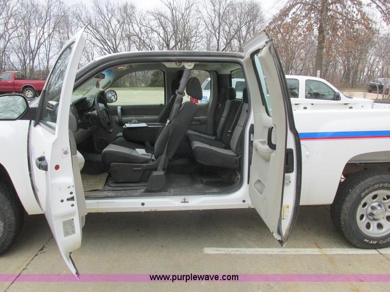 image for item L4237 2008 Chevrolet Silverado 1500 Ext. Cab pickup truck