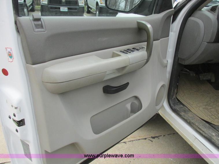 image for item L4237 2008 Chevrolet Silverado 1500 Ext. Cab pickup truck