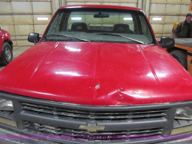 image for item L5511 1997 Chevrolet Cheyenne 3500 pickup truck