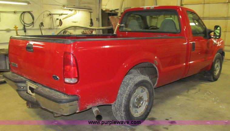image for item L5512 2006 Ford F250 Super Duty XL pickup truck