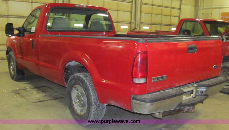 image for item L5512 2006 Ford F250 Super Duty XL pickup truck