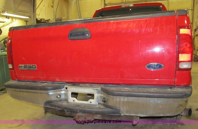 image for item L5512 2006 Ford F250 Super Duty XL pickup truck