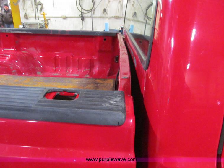 image for item L5512 2006 Ford F250 Super Duty XL pickup truck