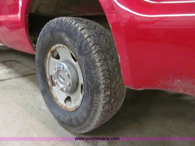 image for item L5512 2006 Ford F250 Super Duty XL pickup truck