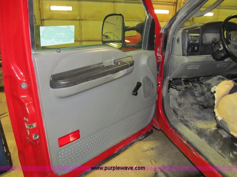 image for item L5512 2006 Ford F250 Super Duty XL pickup truck