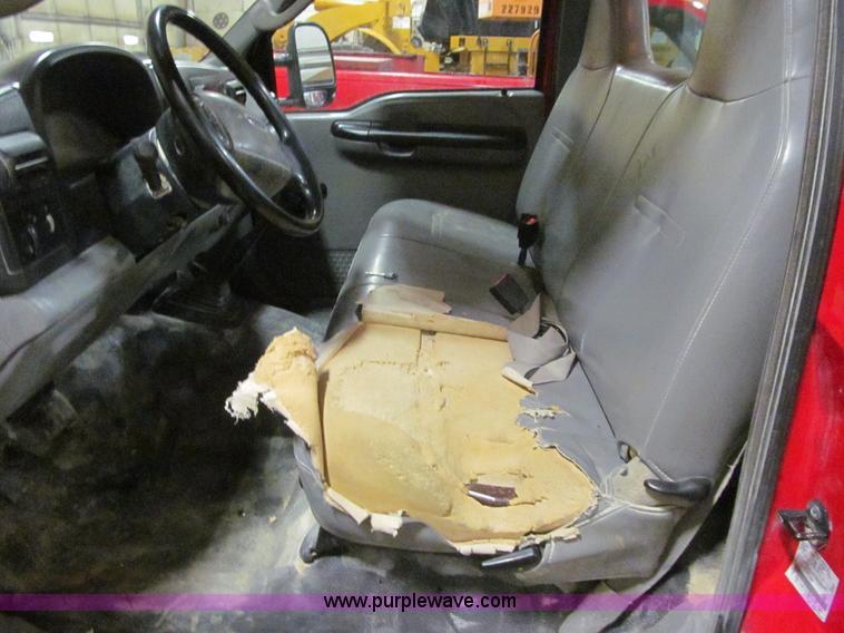 image for item L5512 2006 Ford F250 Super Duty XL pickup truck