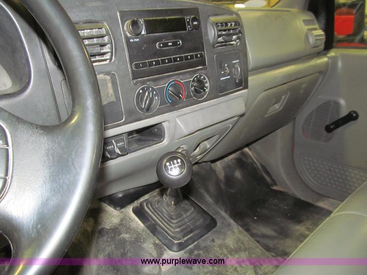 image for item L5512 2006 Ford F250 Super Duty XL pickup truck