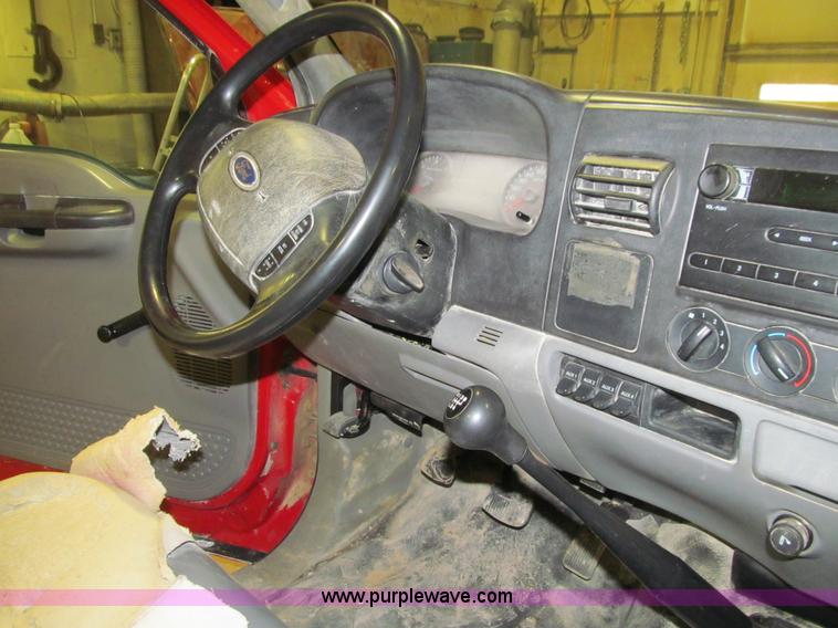 image for item L5512 2006 Ford F250 Super Duty XL pickup truck