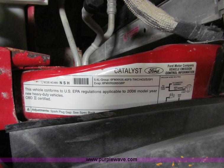 image for item L5512 2006 Ford F250 Super Duty XL pickup truck