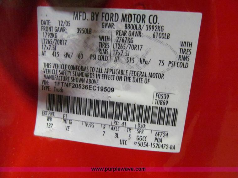 image for item L5512 2006 Ford F250 Super Duty XL pickup truck