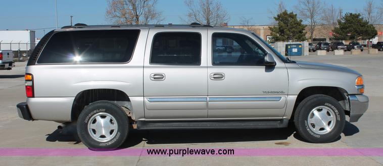 image for item L6754 2004 GMC Yukon XL 1500 SUV